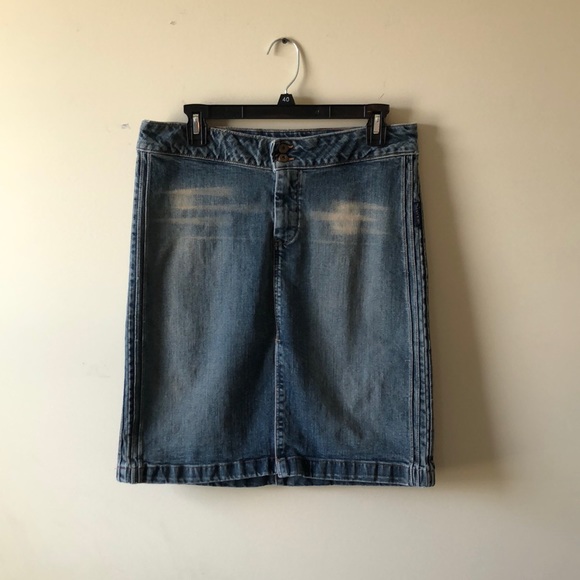 Silver Jeans Dresses & Skirts - Silver Jeans denim skirt size 30
